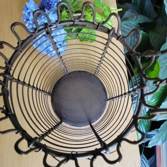 Wire Wine basket. - Picture 9 of 12